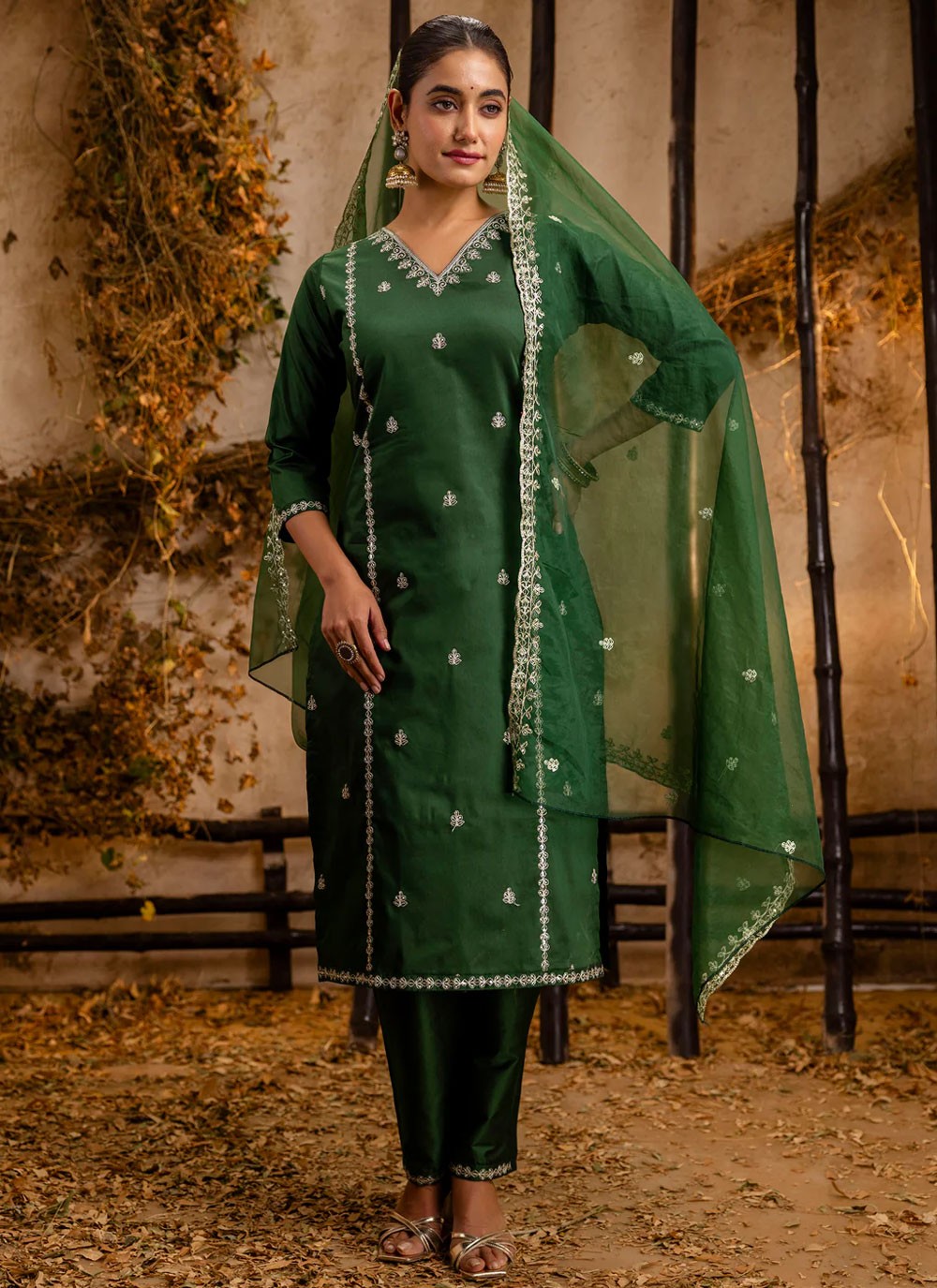 Embroidered Silk Blend Green Salwar Suit T6186
