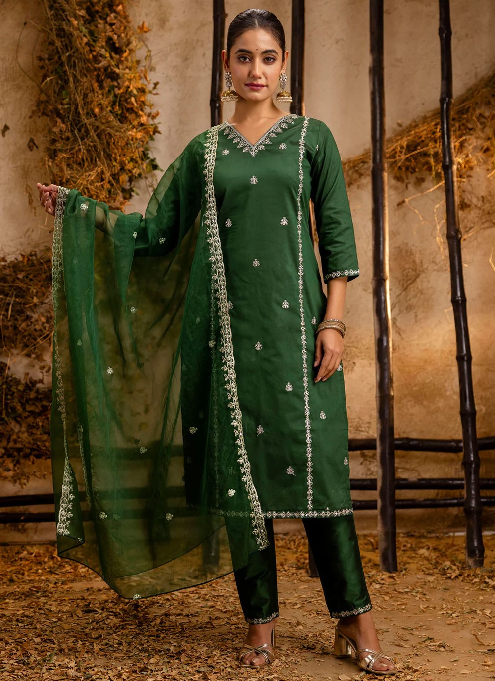Embroidered Silk Blend Green Salwar Suit T6186