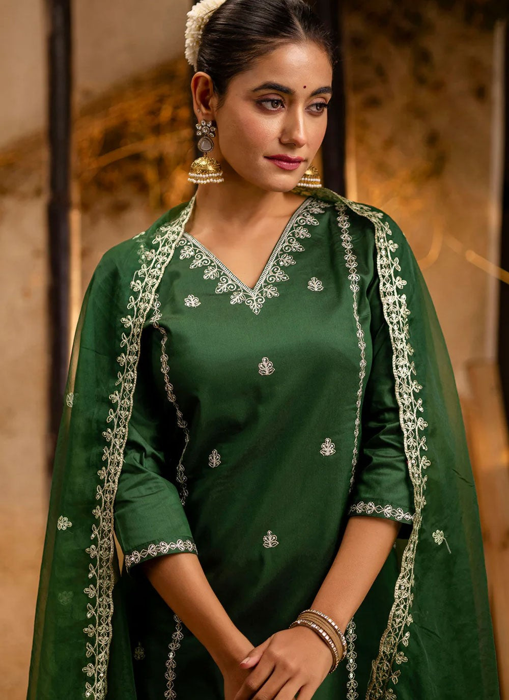 Embroidered Silk Blend Green Salwar Suit T6186