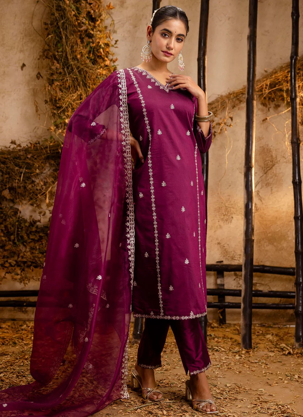 Embroidered Silk Blend Purple Salwar Suit T6188