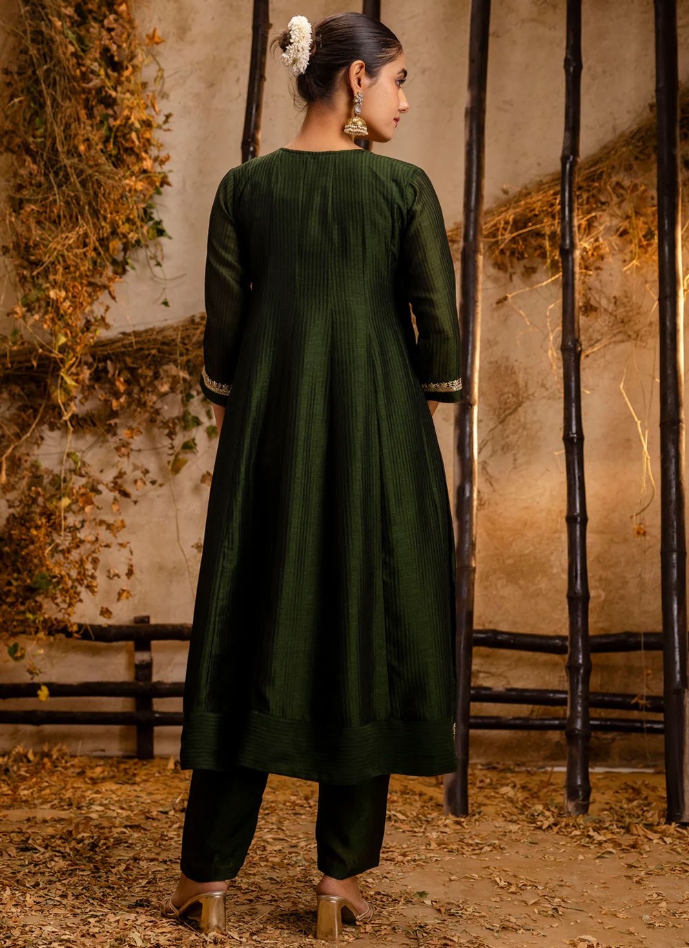Embroidered Silk Blend Green Salwar Suit T6124