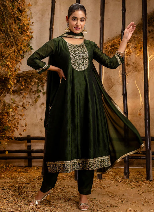 Embroidered Silk Blend Green Salwar Suit T6124