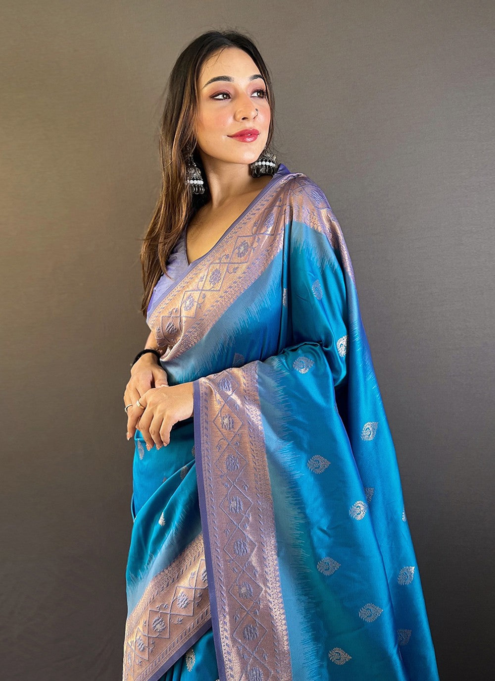 Classic Weaving Zari Silk Saree - S8381