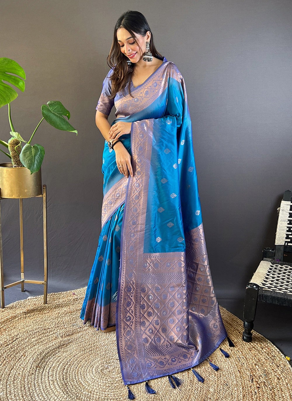 Classic Weaving Zari Silk Saree - S8381