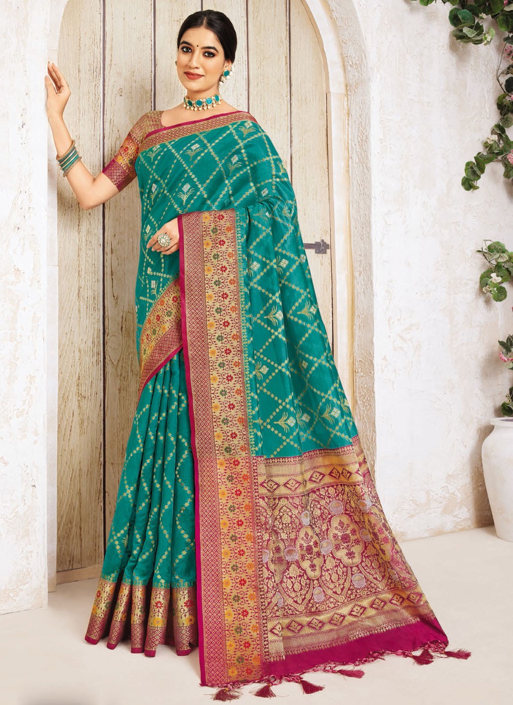 Trendy Saree Weaving Zari Rama Silk Saree S13492