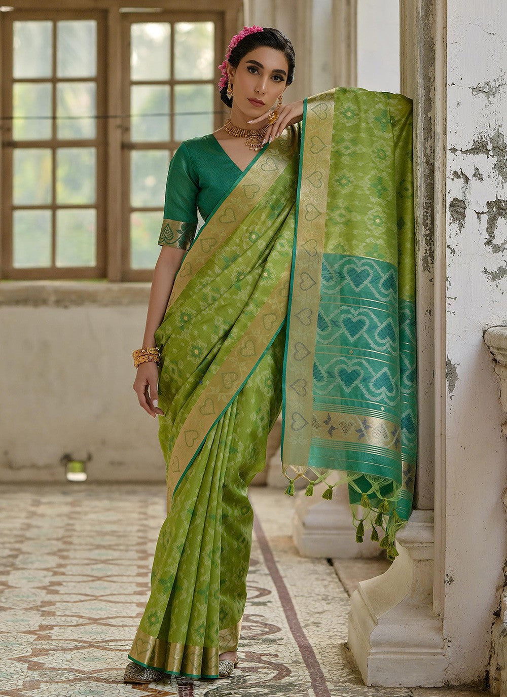 Classic Saree Woven Green Silk Saree S13713