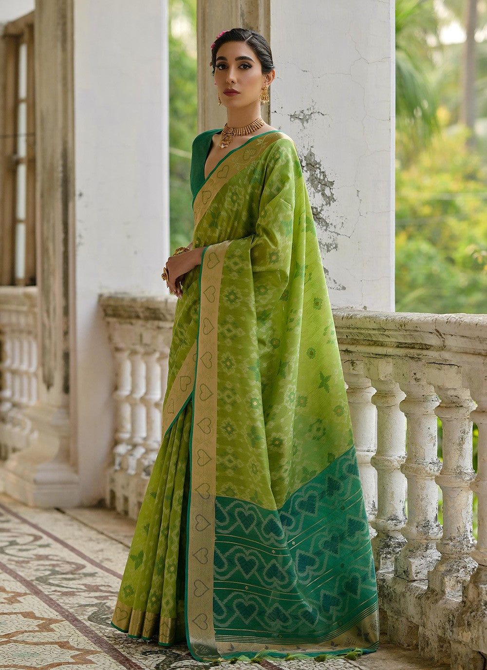 Classic Saree Woven Green Silk Saree S13713