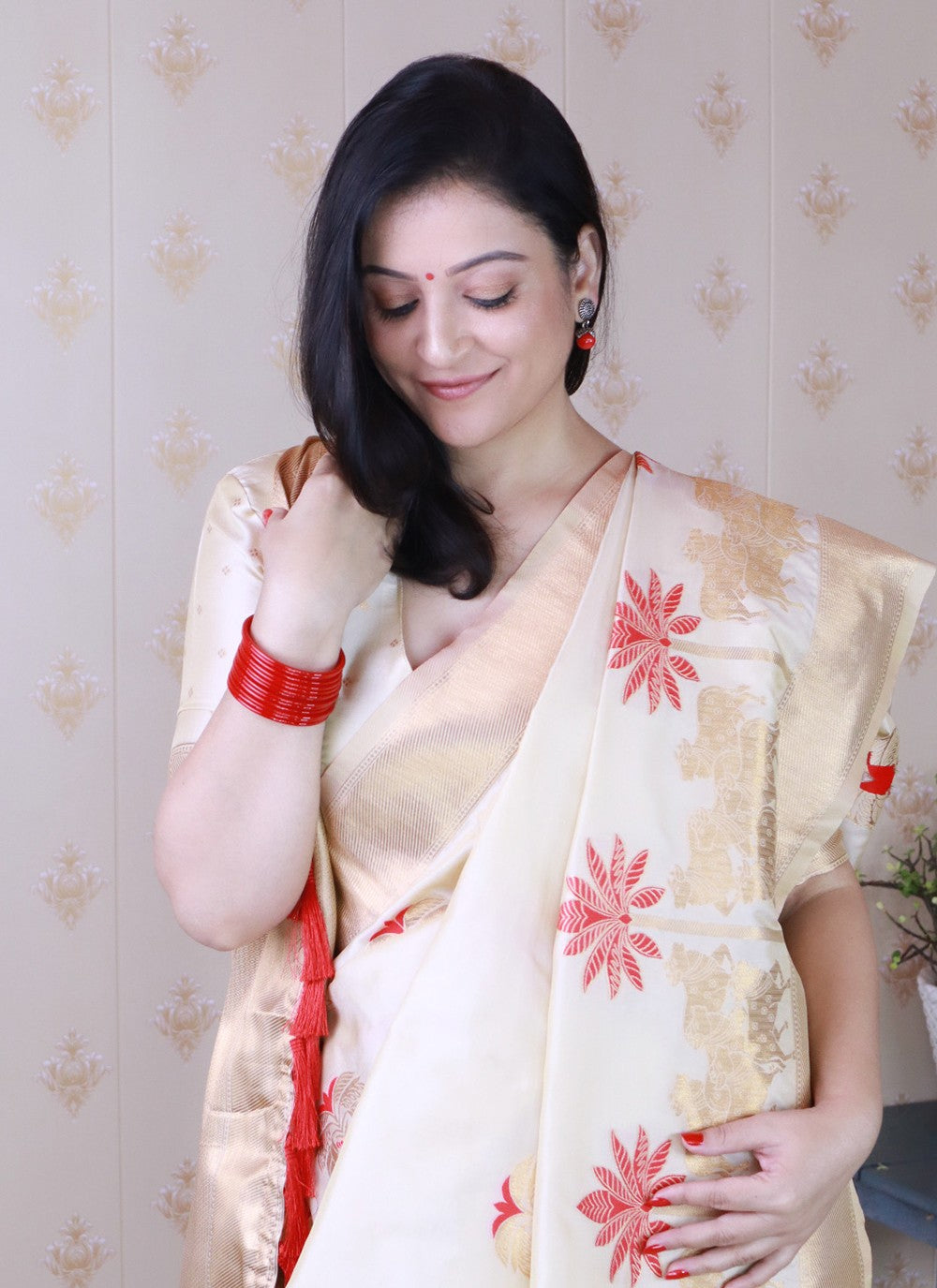 Cream Silk Contemporary Saree Meenakari, Woven S19470
