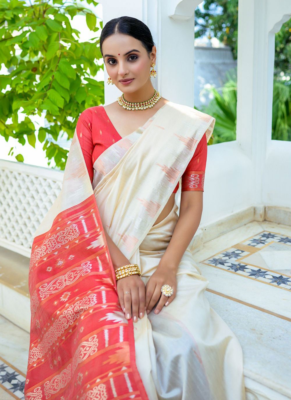 Trendy Woven Silk Saree - S4339