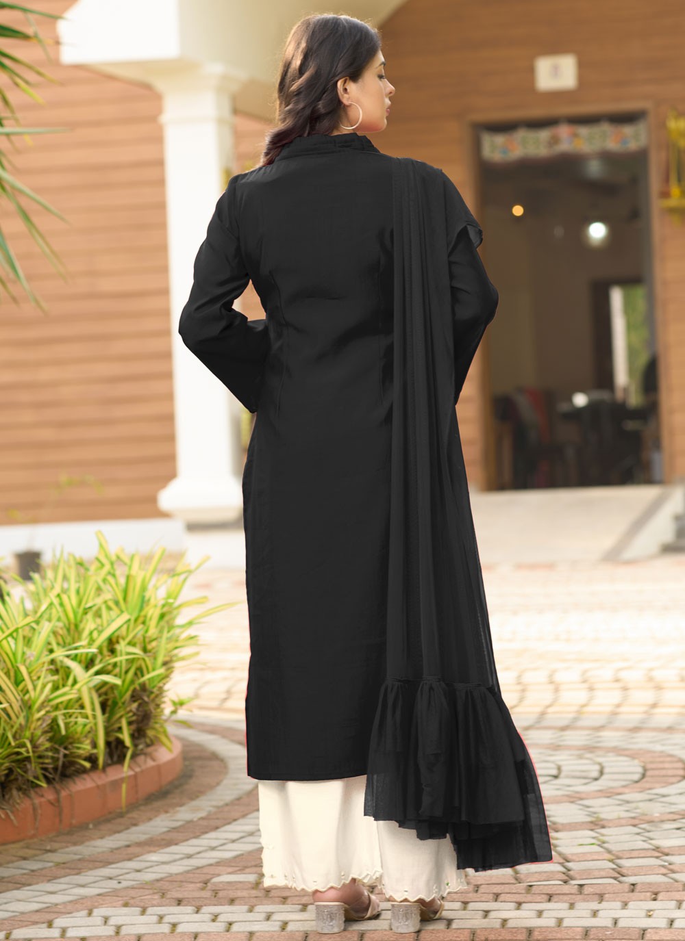 Palazzo Suit Embroidered Black Silk T5351