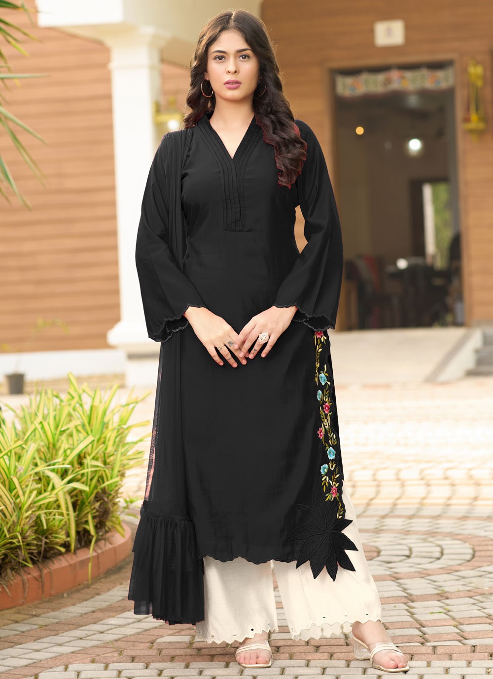 Palazzo Suit Embroidered Black Silk T5351