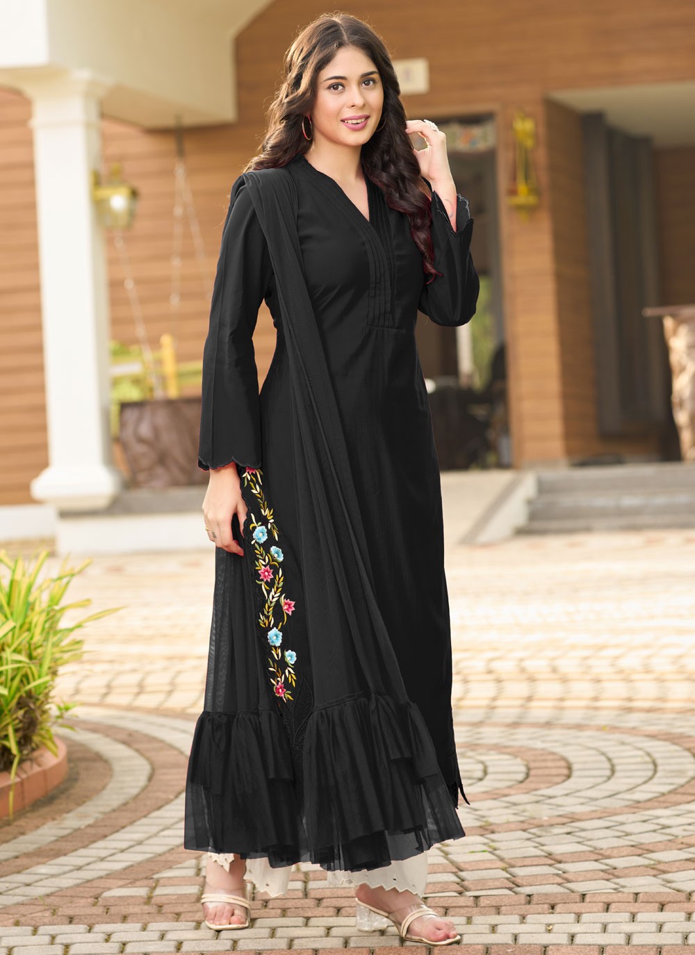 Palazzo Suit Embroidered Black Silk T5351