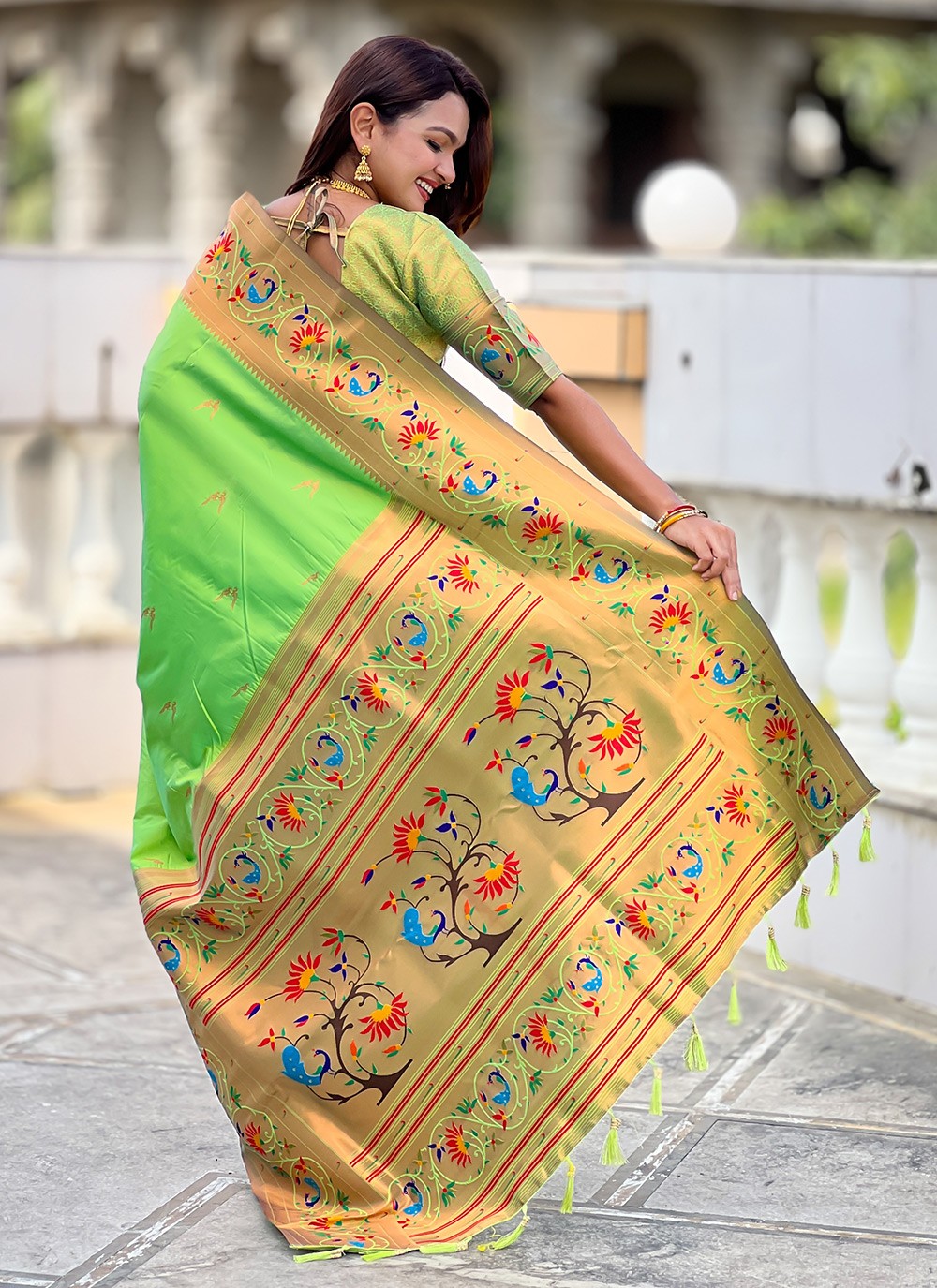 Green Silk Contemporary Saree Jacquard Work, Meenakari S19943