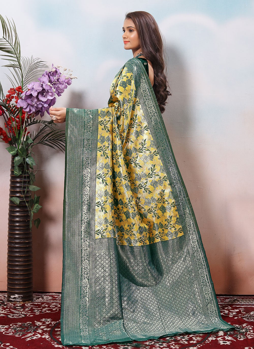 Weaving Zari Silk Green Classic Saree S15388