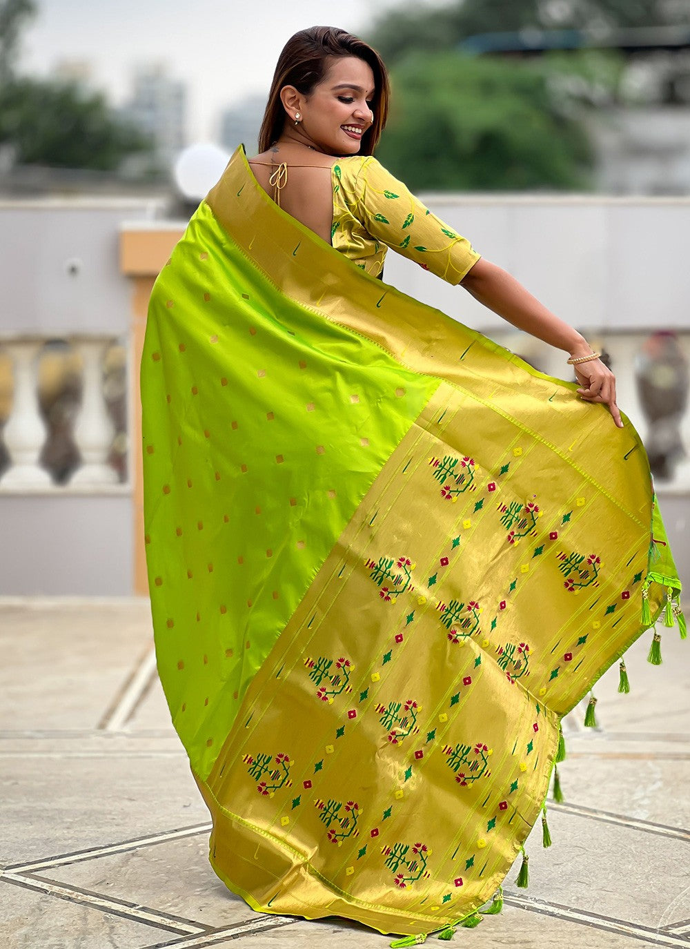 Green Silk Trendy Saree Jacquard Work S18316