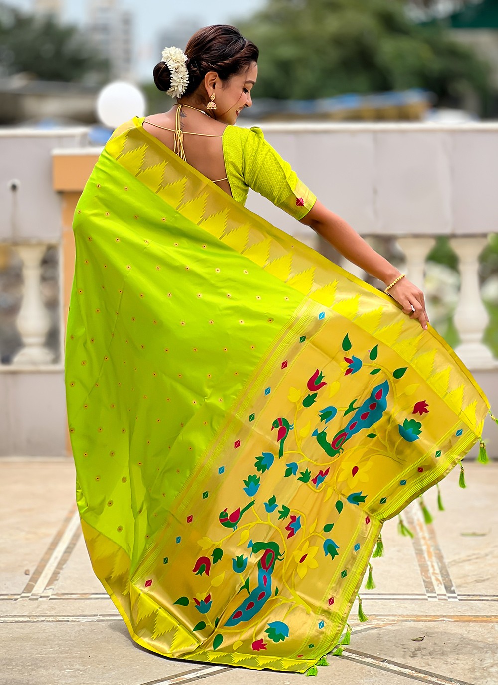 Green Silk Contemporary Saree Jacquard Work, Meenakari S18361