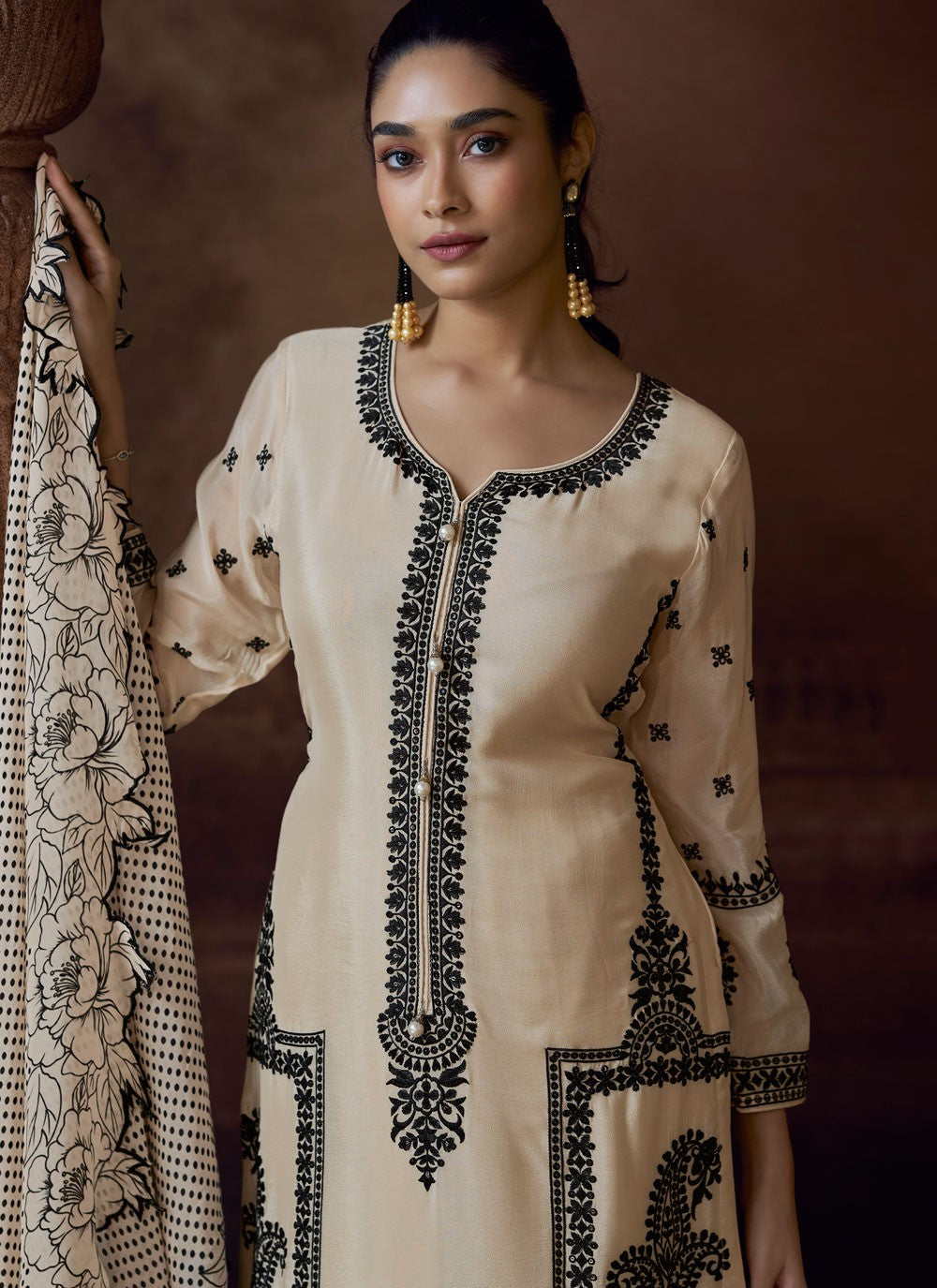 Embroidered Chinon Off White Salwar Suit T5933