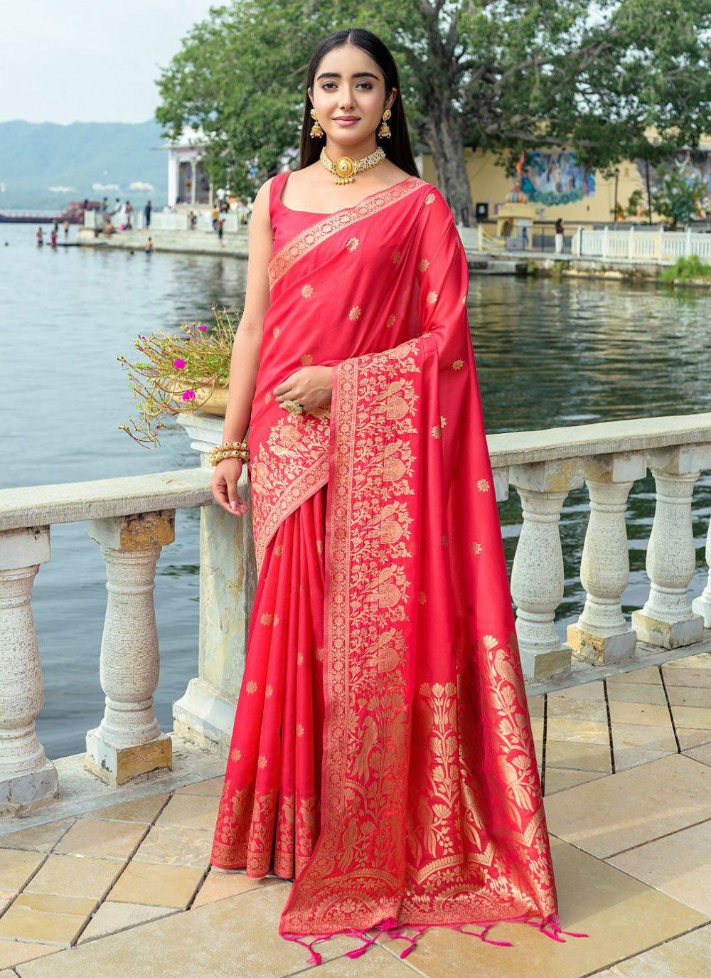 Trendy Woven Silk Saree - S4329