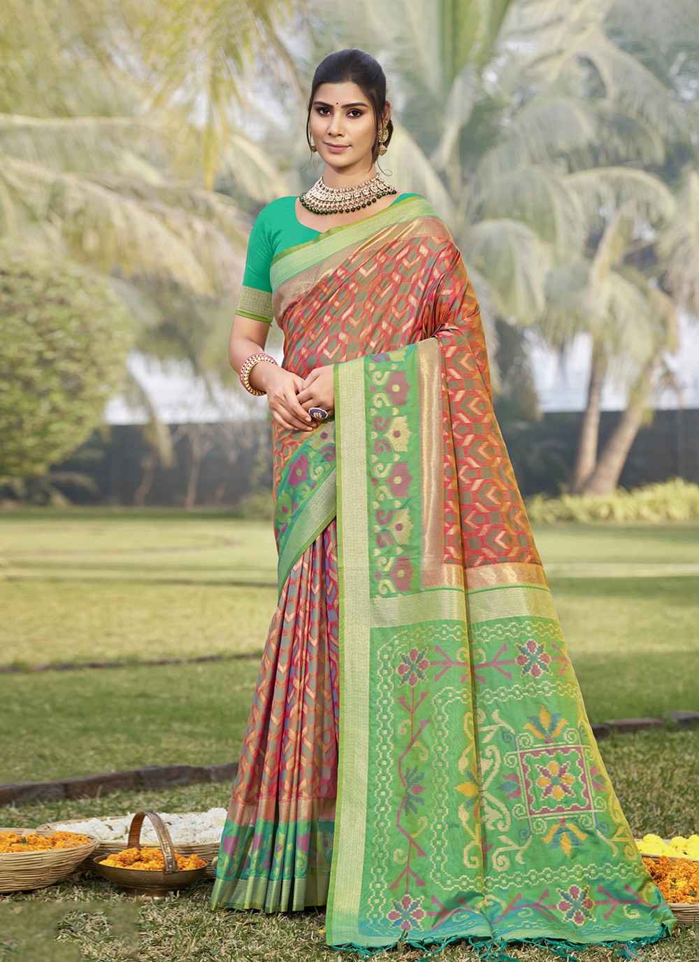 Trendy Saree Weaving Zari Peach Silk S12923