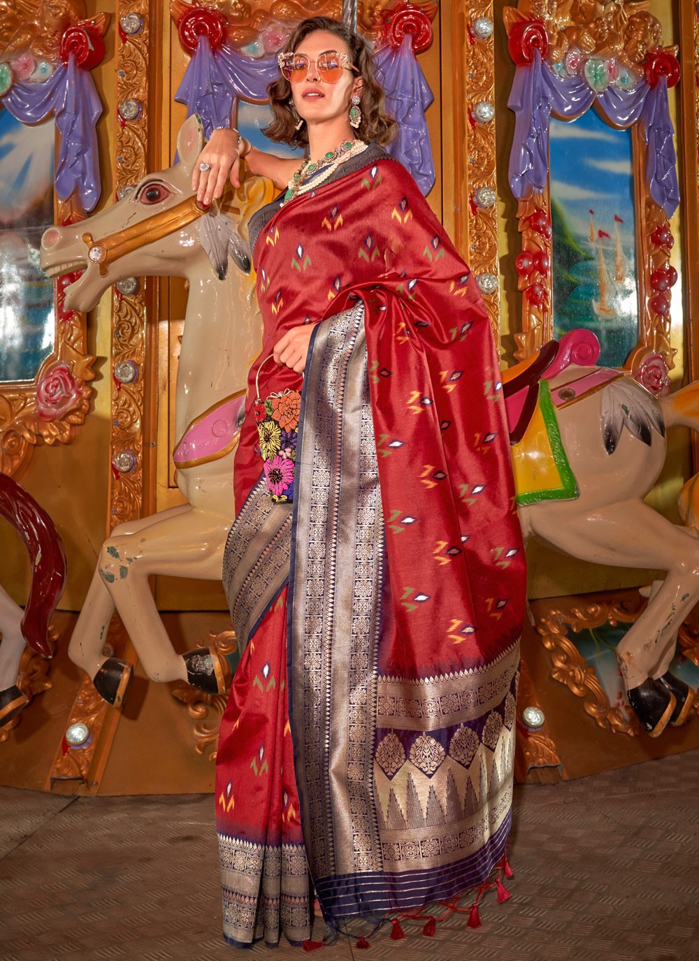 Trendy Weaving Zari Handloom Silk Saree - S4638