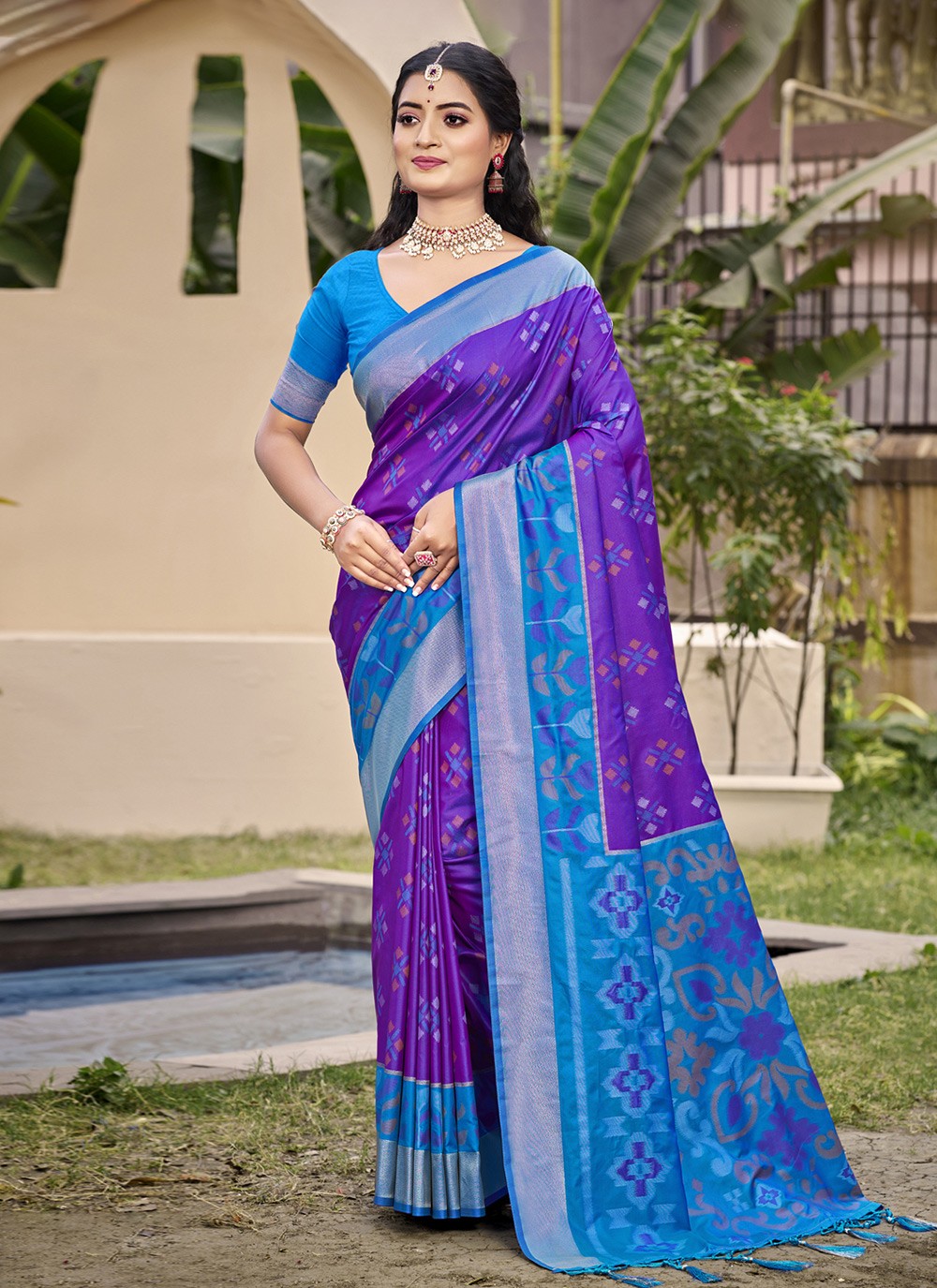 Contemporary Weaving Zari Violet Silk Saree S12940