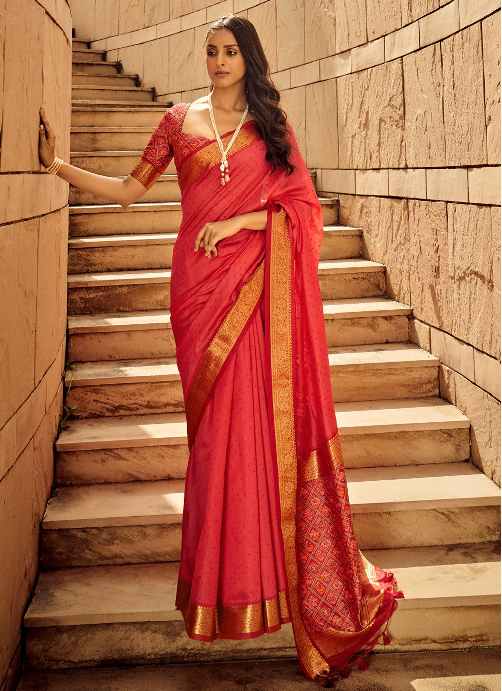 Contemporary Weaving Zari Silk Saree - S3693