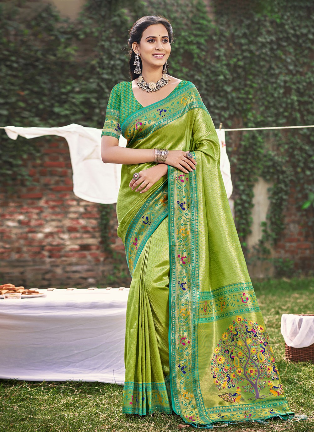Classic Saree Weaving Zari Green Silk Saree S12806