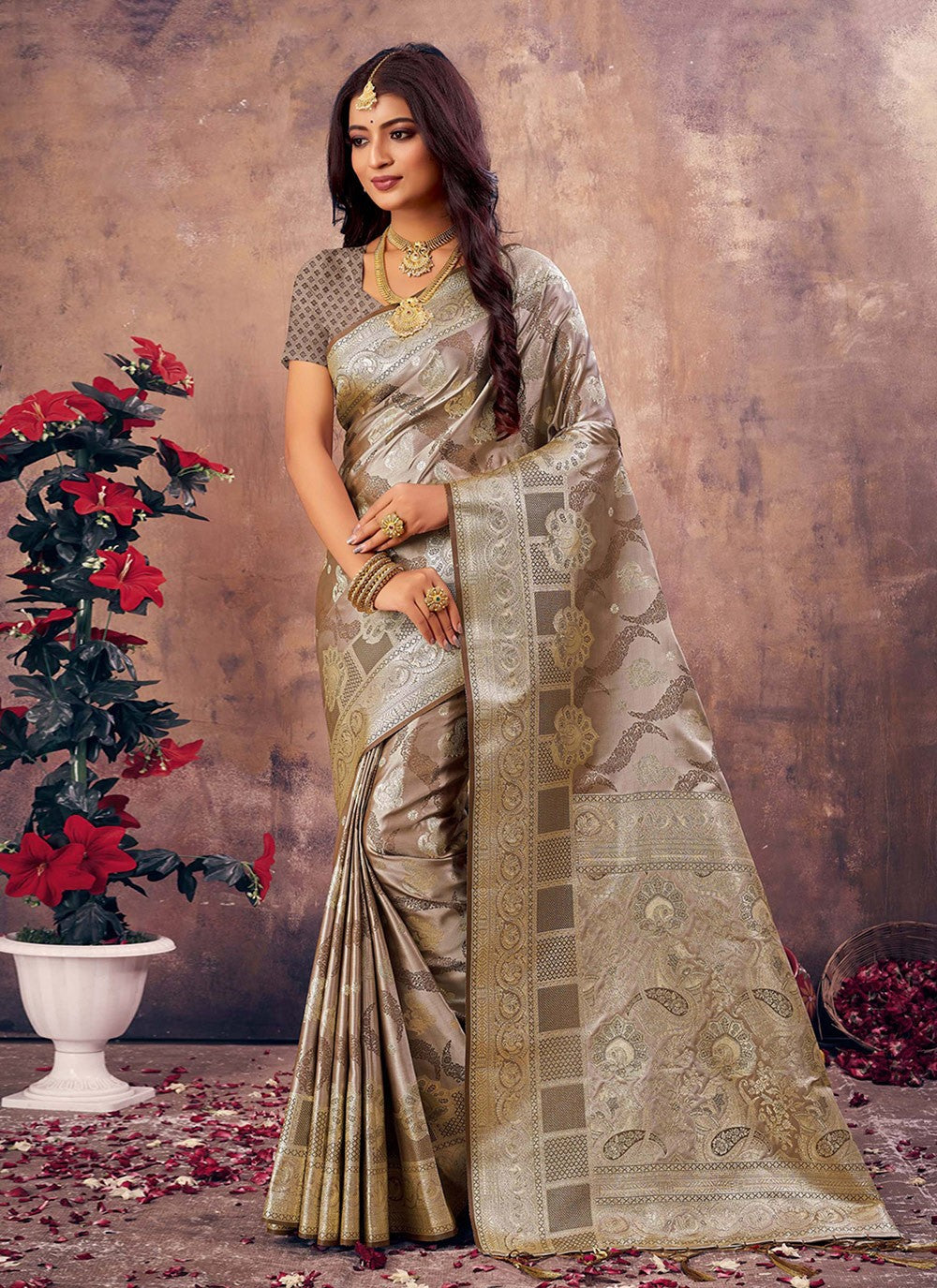 Contemporary Weaving Zari Silk Saree - S3519