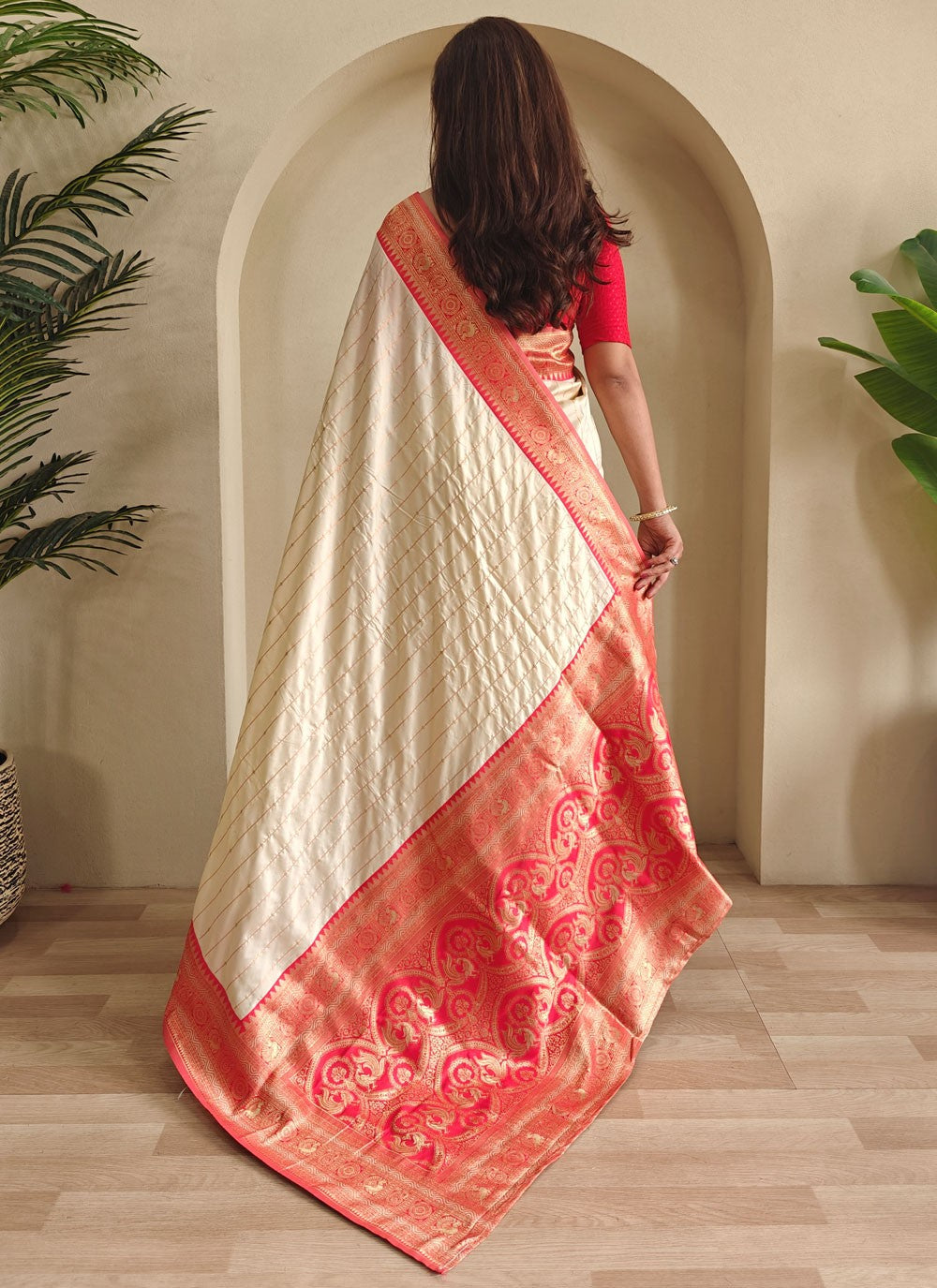 Off White Silk Trendy Saree Weaving Zari S18396