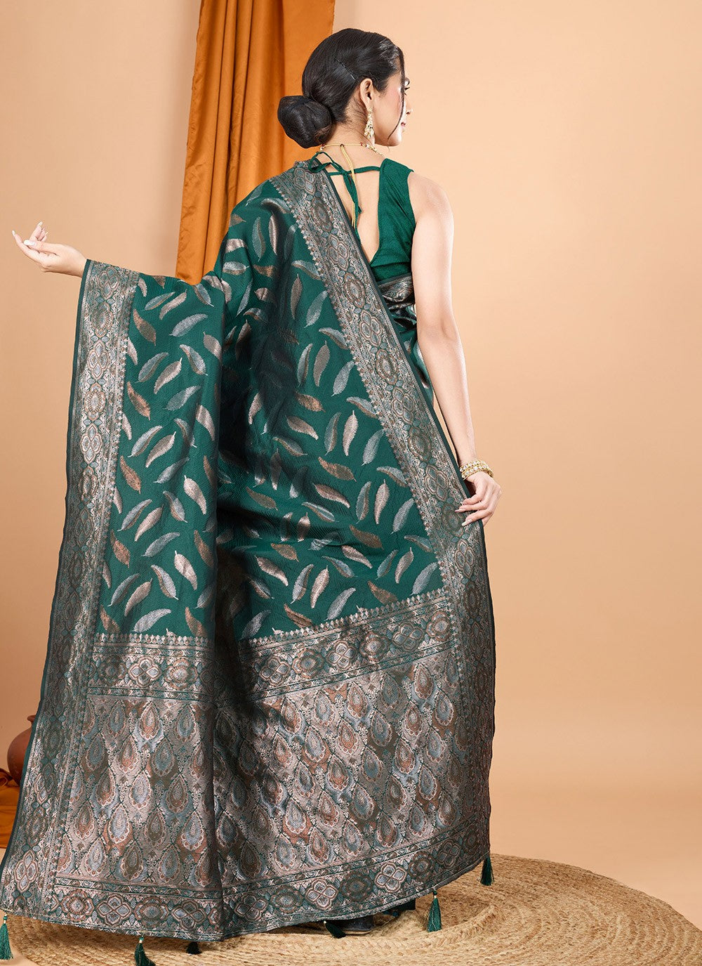 Woven Silk Green Contemporary Saree S15096