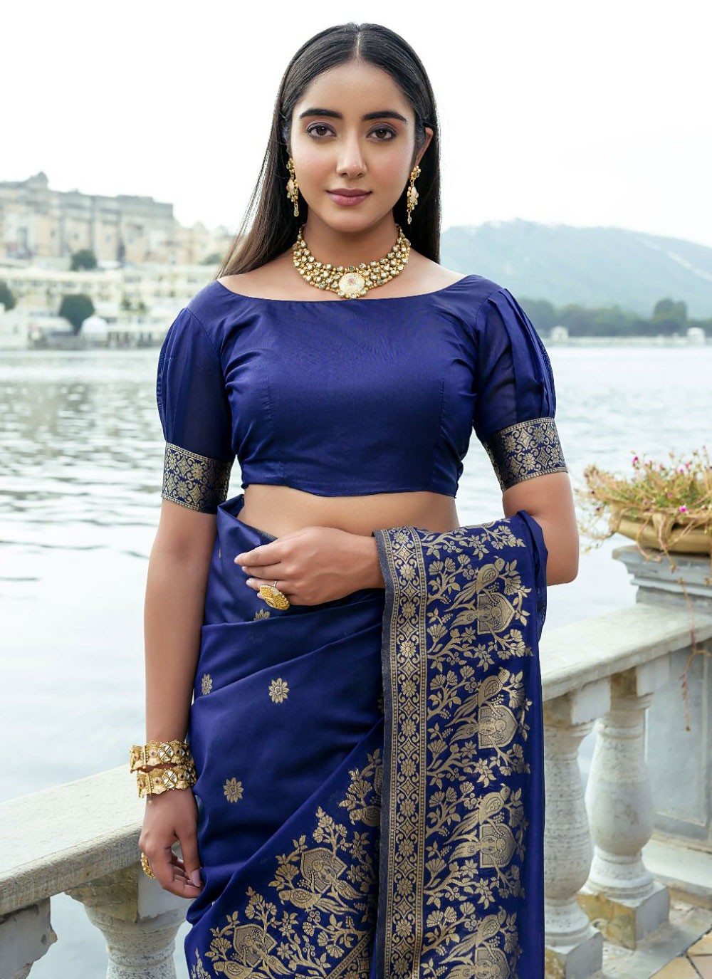 Trendy Woven Silk Saree - S4329