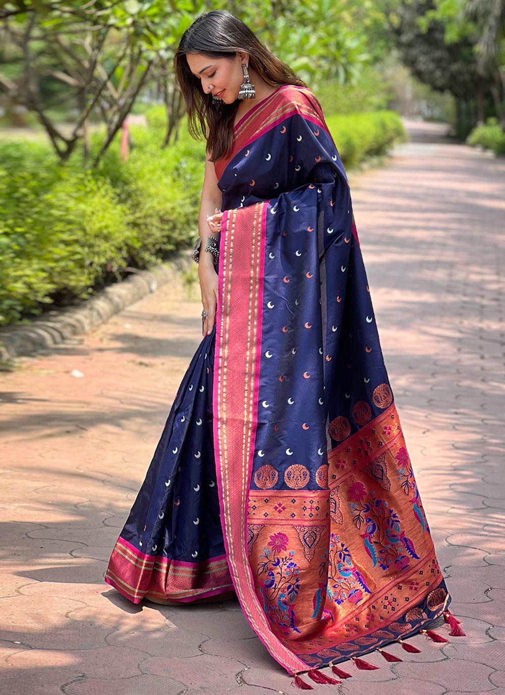 Trendy Woven Silk Saree - S8063