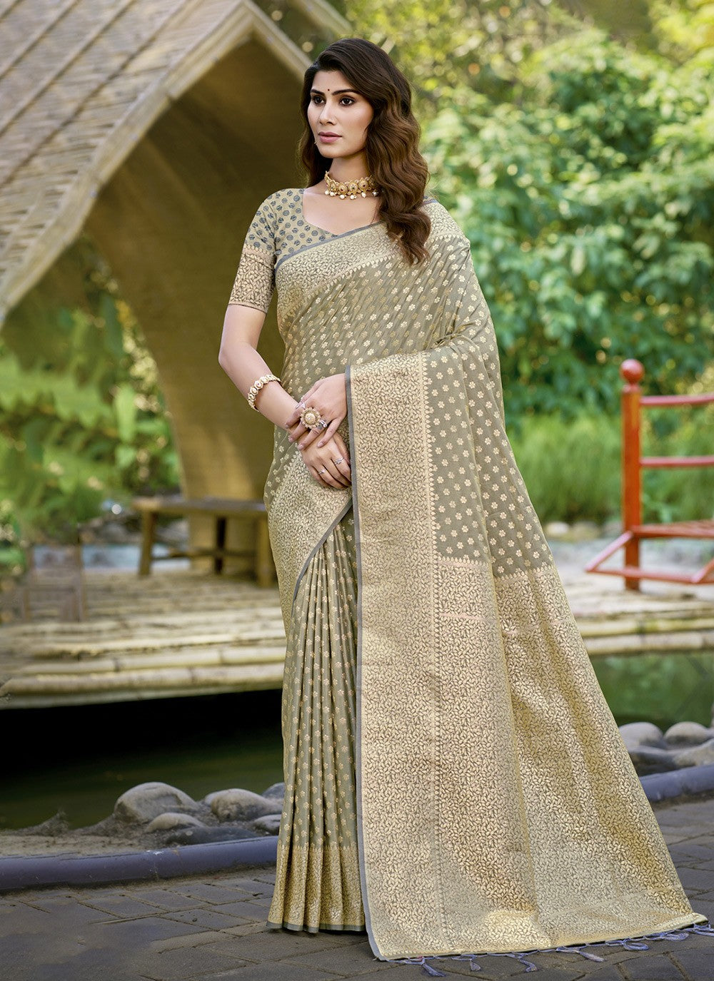 Trendy Saree Woven Grey Silk Saree S12359