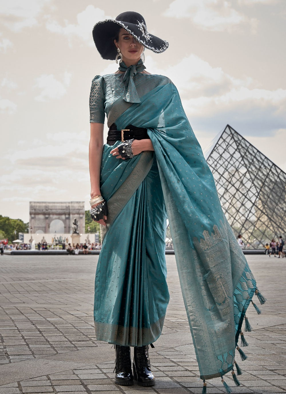 Trendy Weaving Zari Handloom Silk Saree - S4946