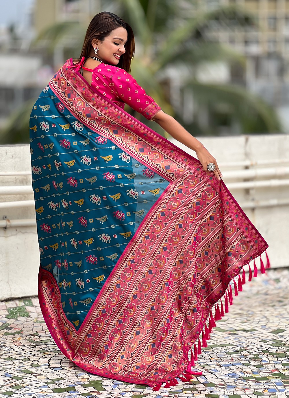 Teal Patola Silk Contemporary Saree Meenakari, Woven S16568