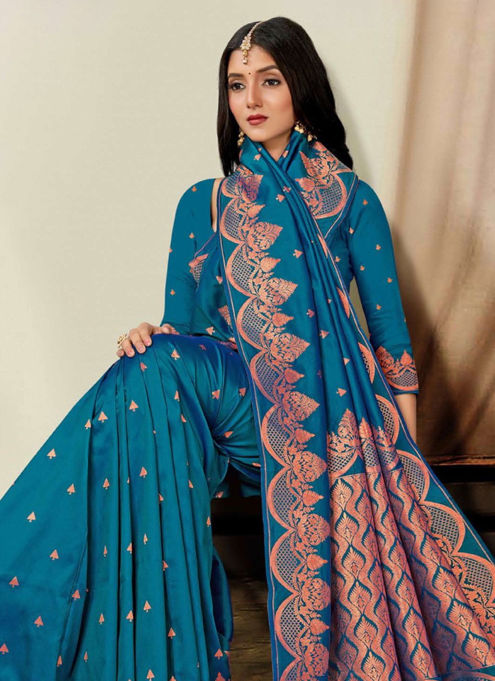 Classic Woven Silk Saree - S7384