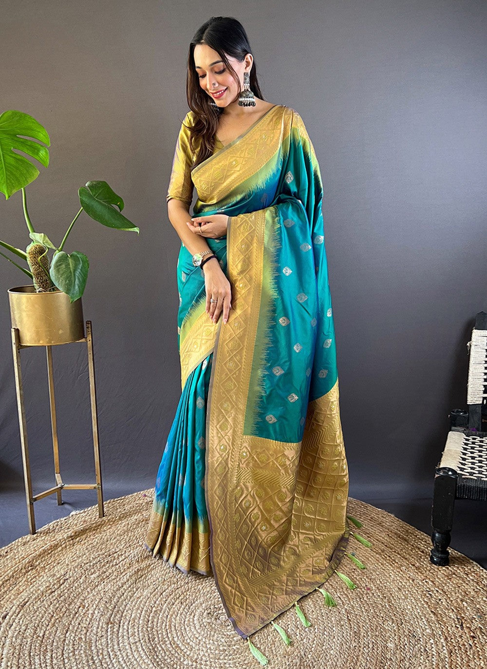Classic Weaving Zari Silk Saree - S8381