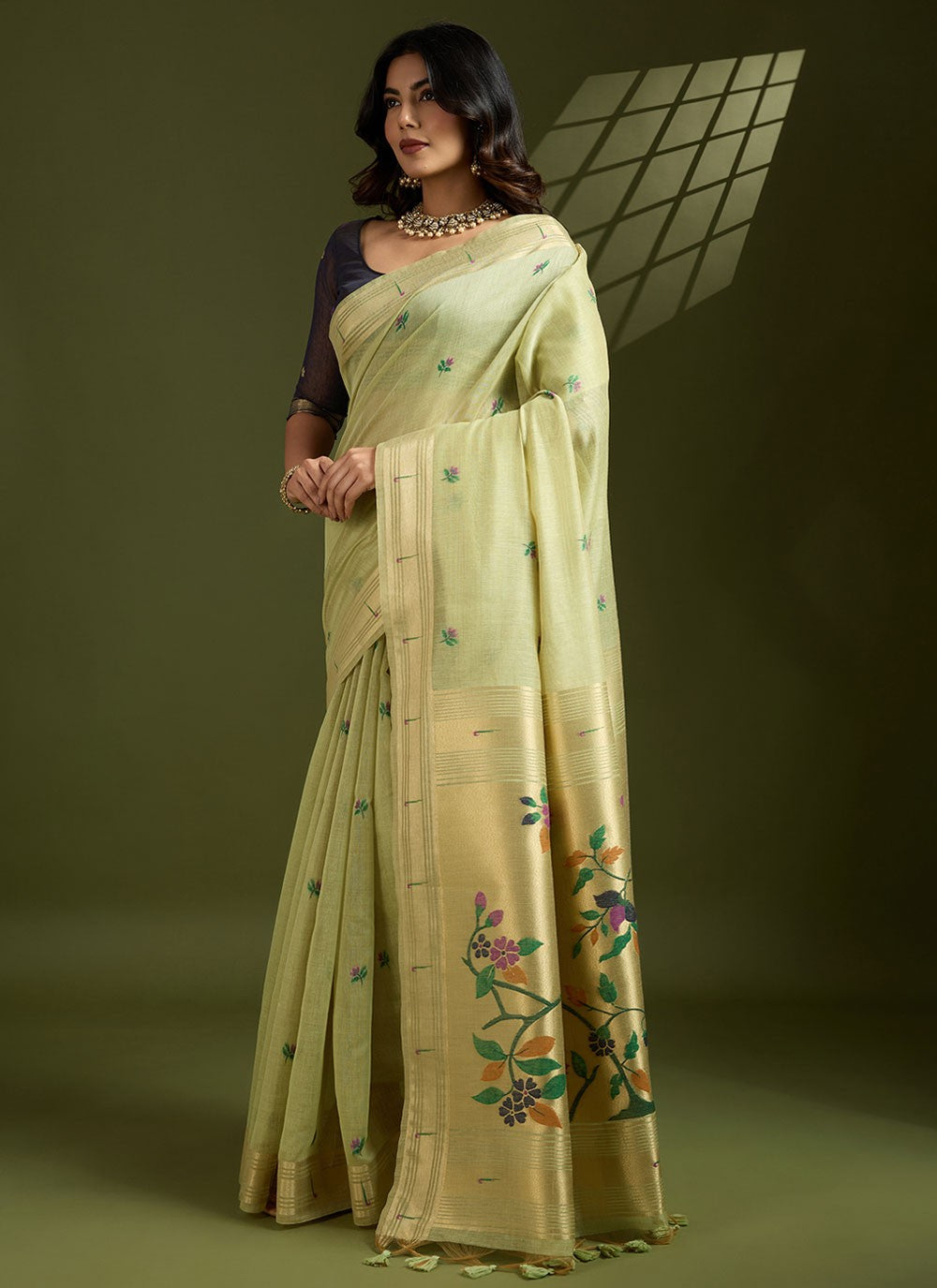 Green Cotton Trendy Saree Floral Printed, Thread, Woven, Zari S17572