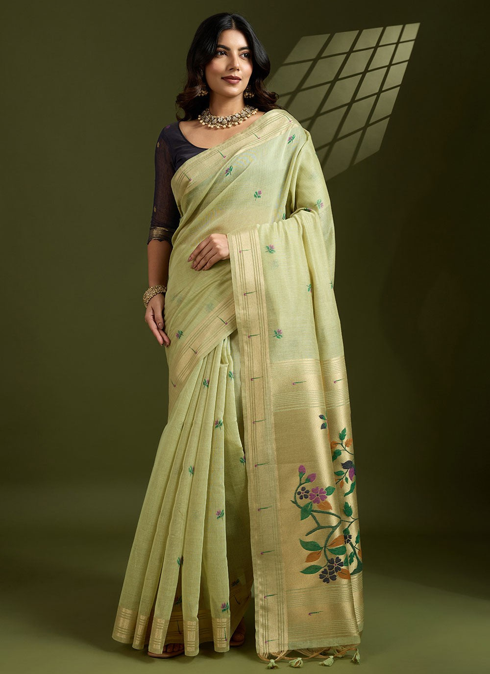 Green Cotton Trendy Saree Floral Printed, Thread, Woven, Zari S17572