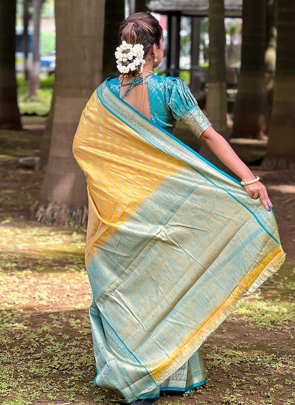 Classic Woven Silk, Tissue Saree - S8579