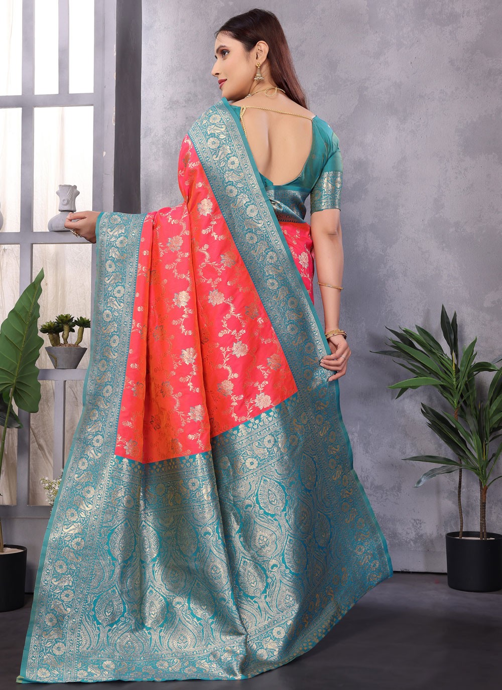 Pink Banarasi Silk Trendy Saree Weaving Zari S17664