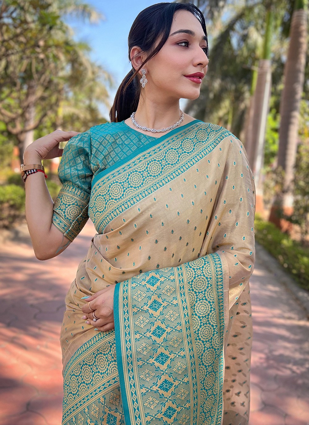Trendy Weaving Zari Silk, Tissue Saree - S8292