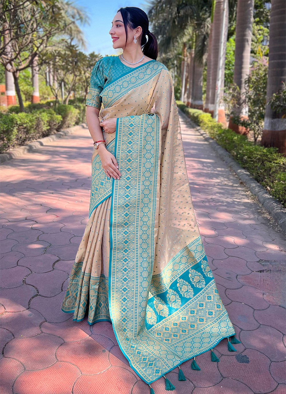 Trendy Weaving Zari Silk, Tissue Saree - S8292