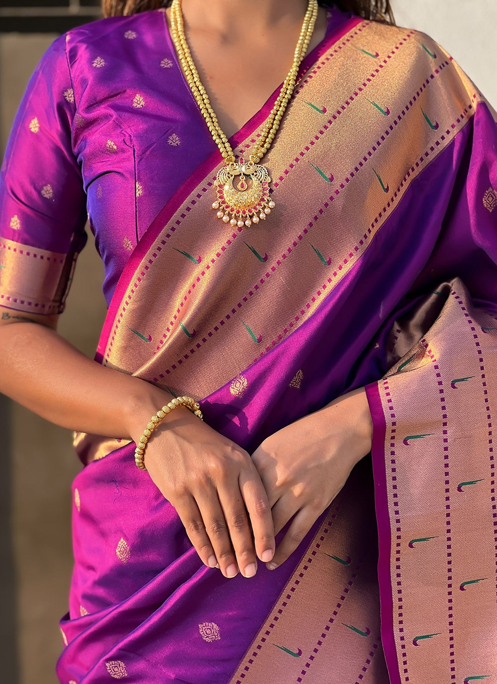 Trendy Saree Weaving Zari Purple Silk Saree S13564