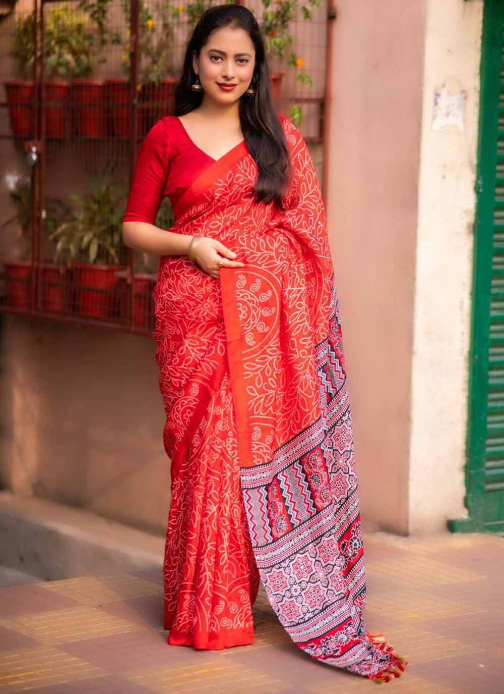 Trendy Digital Print Silk Blend Saree - S5734