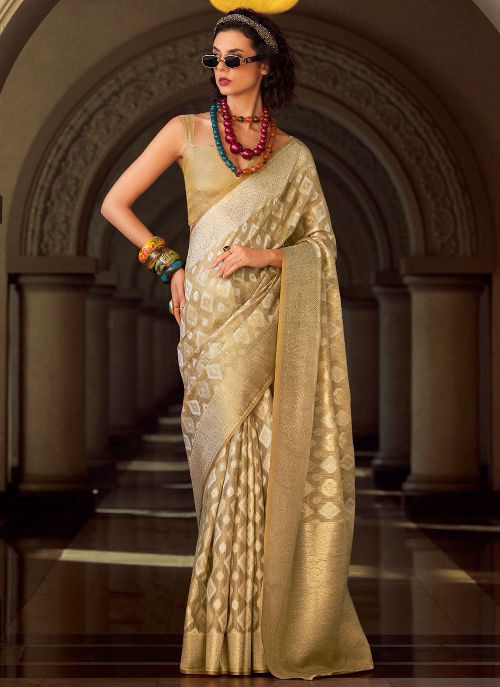 Traditional Weaving Zari Beige Silk Saree S13605