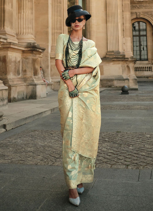 Classic Weaving Zari Handloom Silk Saree - S3950