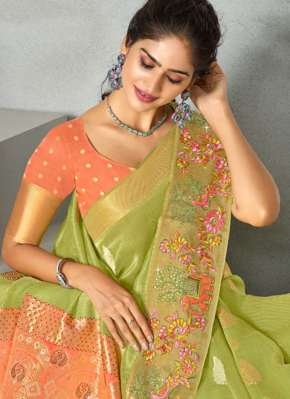 Classic Weaving Zari Silk Saree - S7689