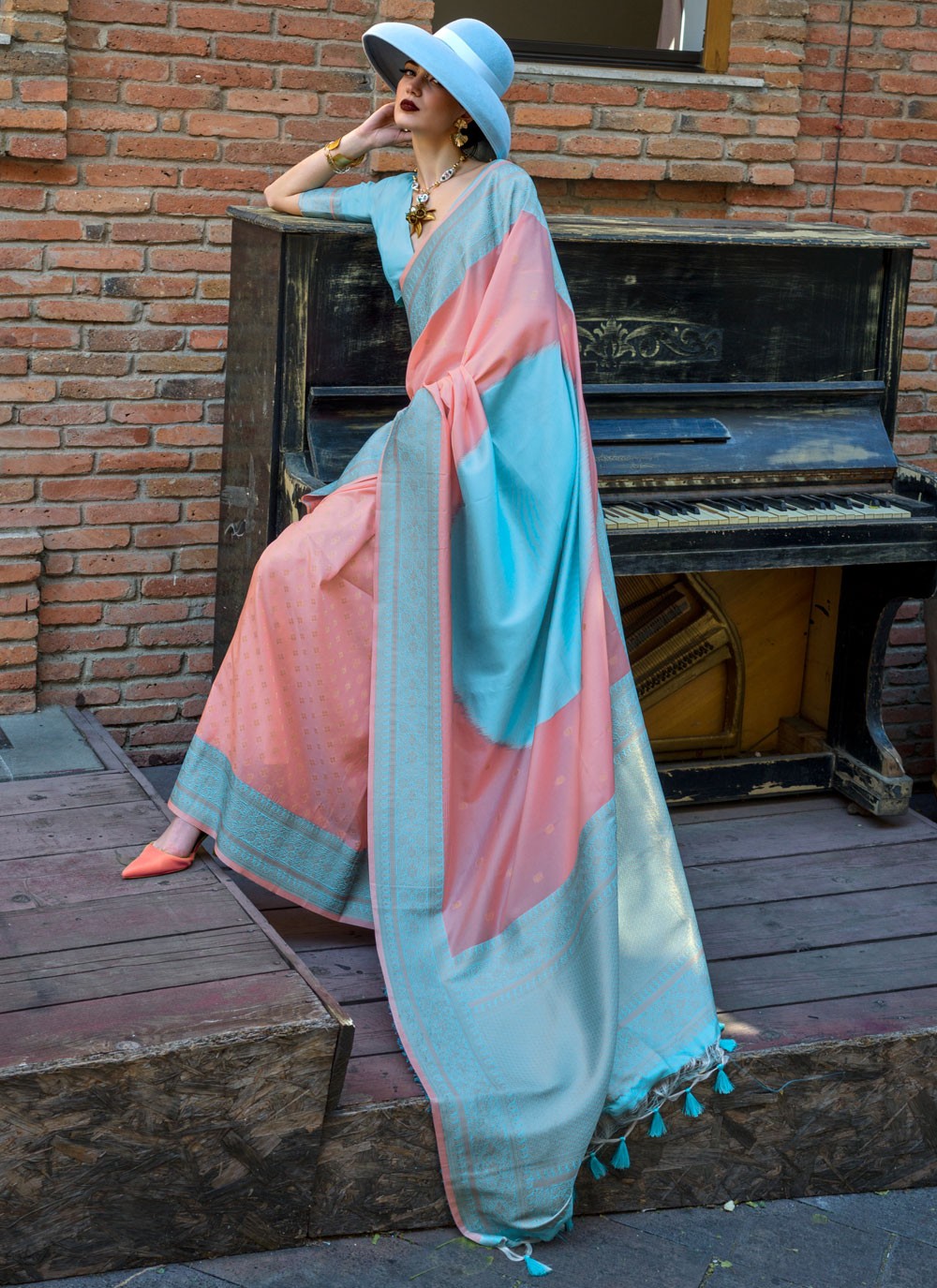 Classic Weaving Zari Handloom Silk Saree - S8172