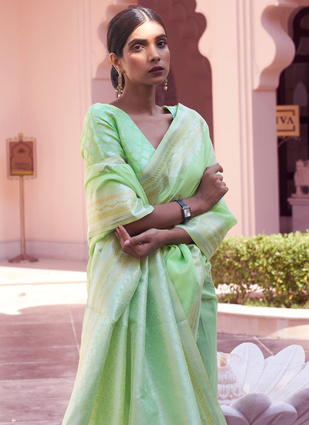 Trendy Weaving Zari Linen Saree - S3501